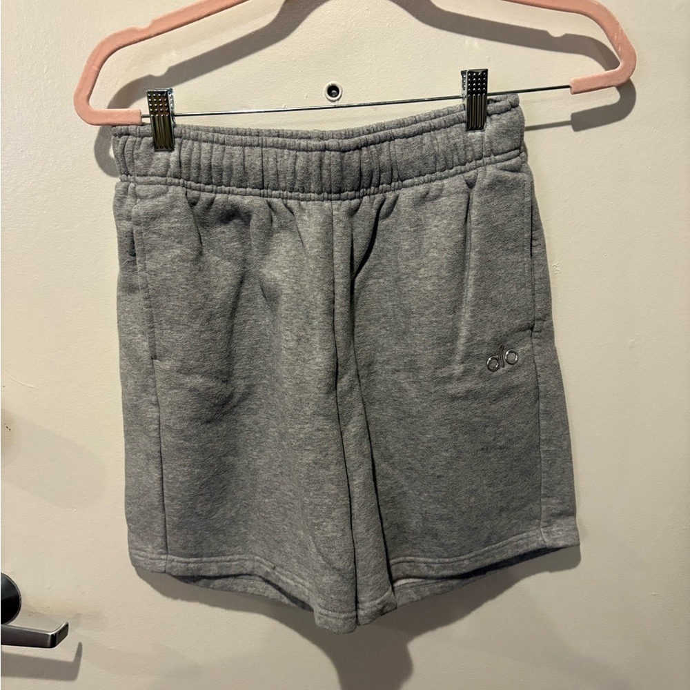 ALO Yoga Accolade Shorts - Athletic Heather Grey